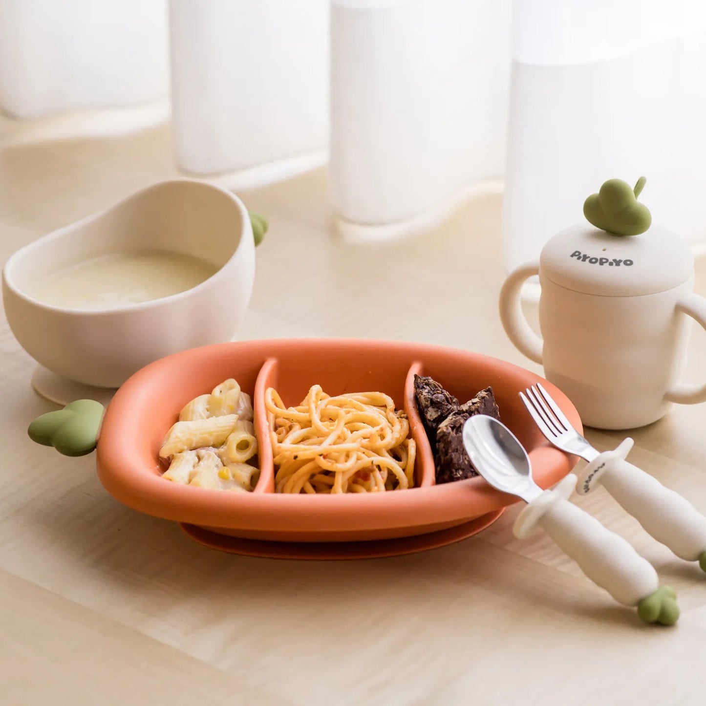 黃色小鴨 鉑金矽膠大吸力嬰兒副食學習蘿蔔碗