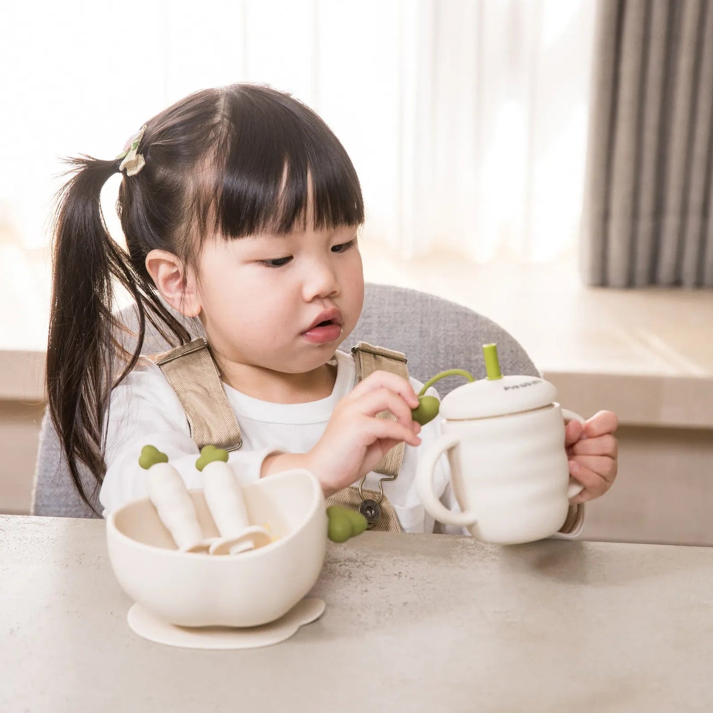 黃色小鴨 鉑金矽膠大吸力嬰兒副食學習蘿蔔碗